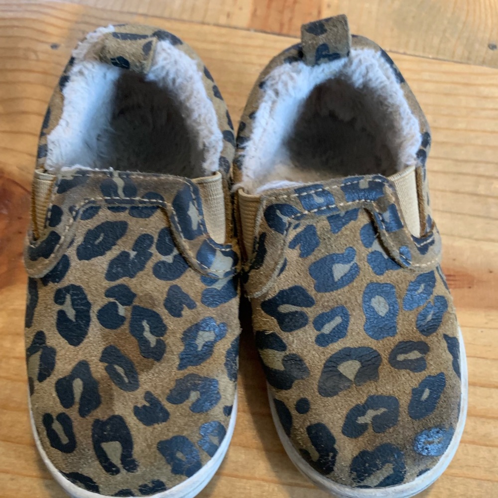 2/3 monkey feet play condition includes 3 pairs
